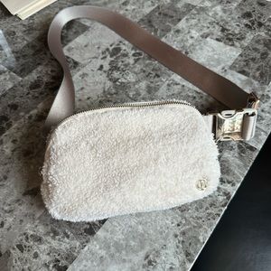 Lululemon Belt Bag 1L - white